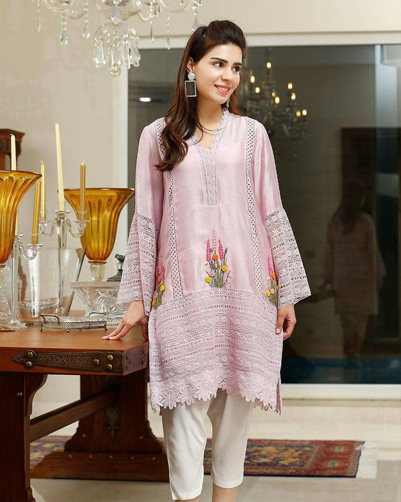 Pink Delphi - Farida Hasan