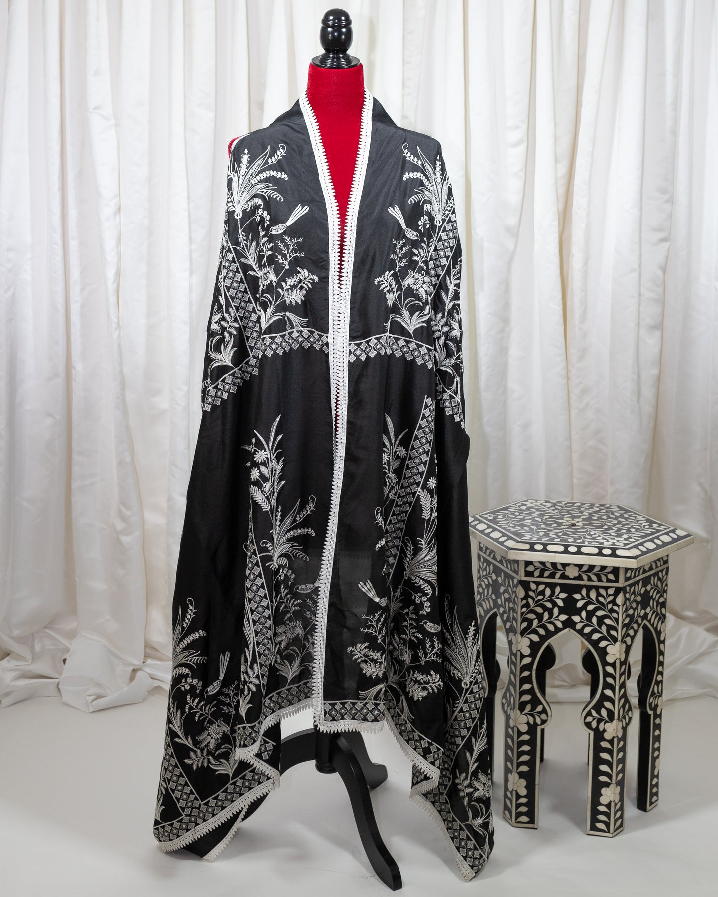 Cape - Saniya Maskatiya