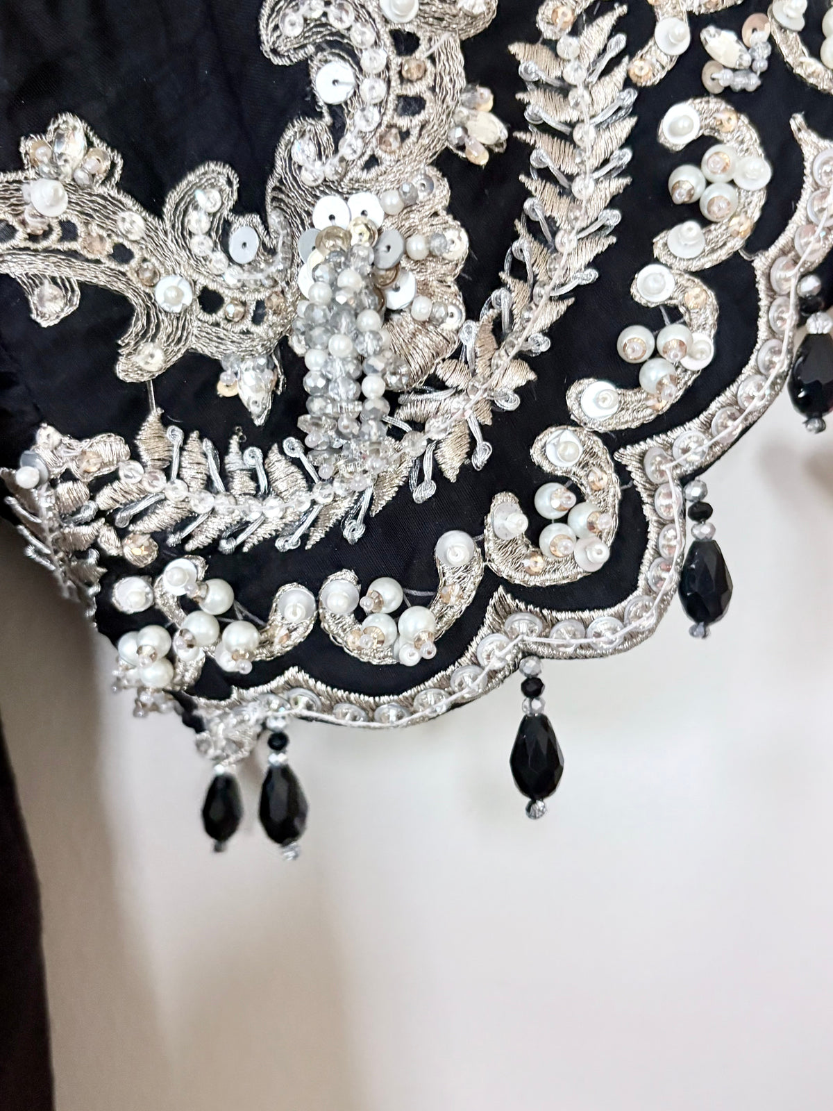 Jewelled Black Beauty (D-04)
