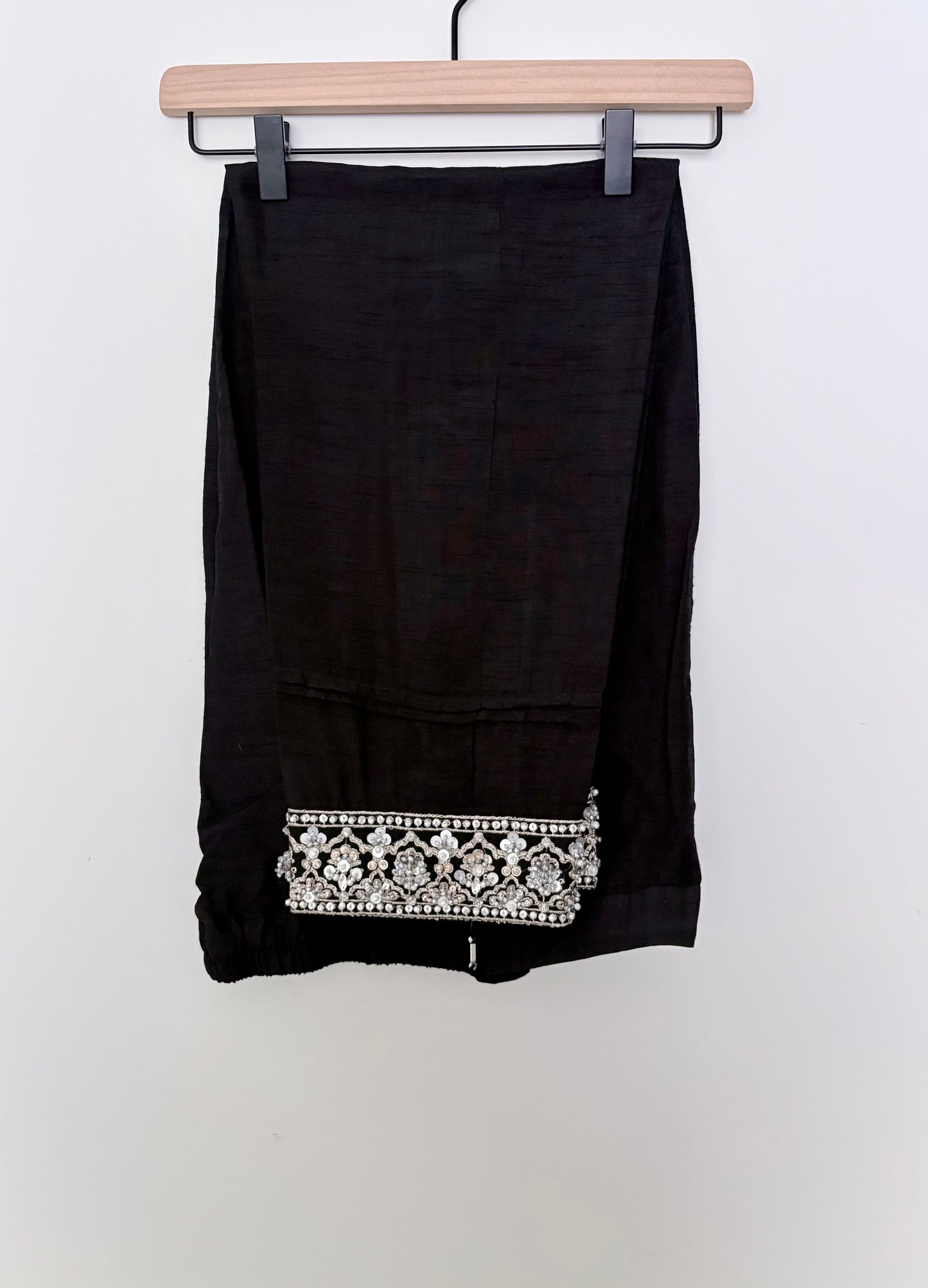 Jewelled Black Beauty (D-04)