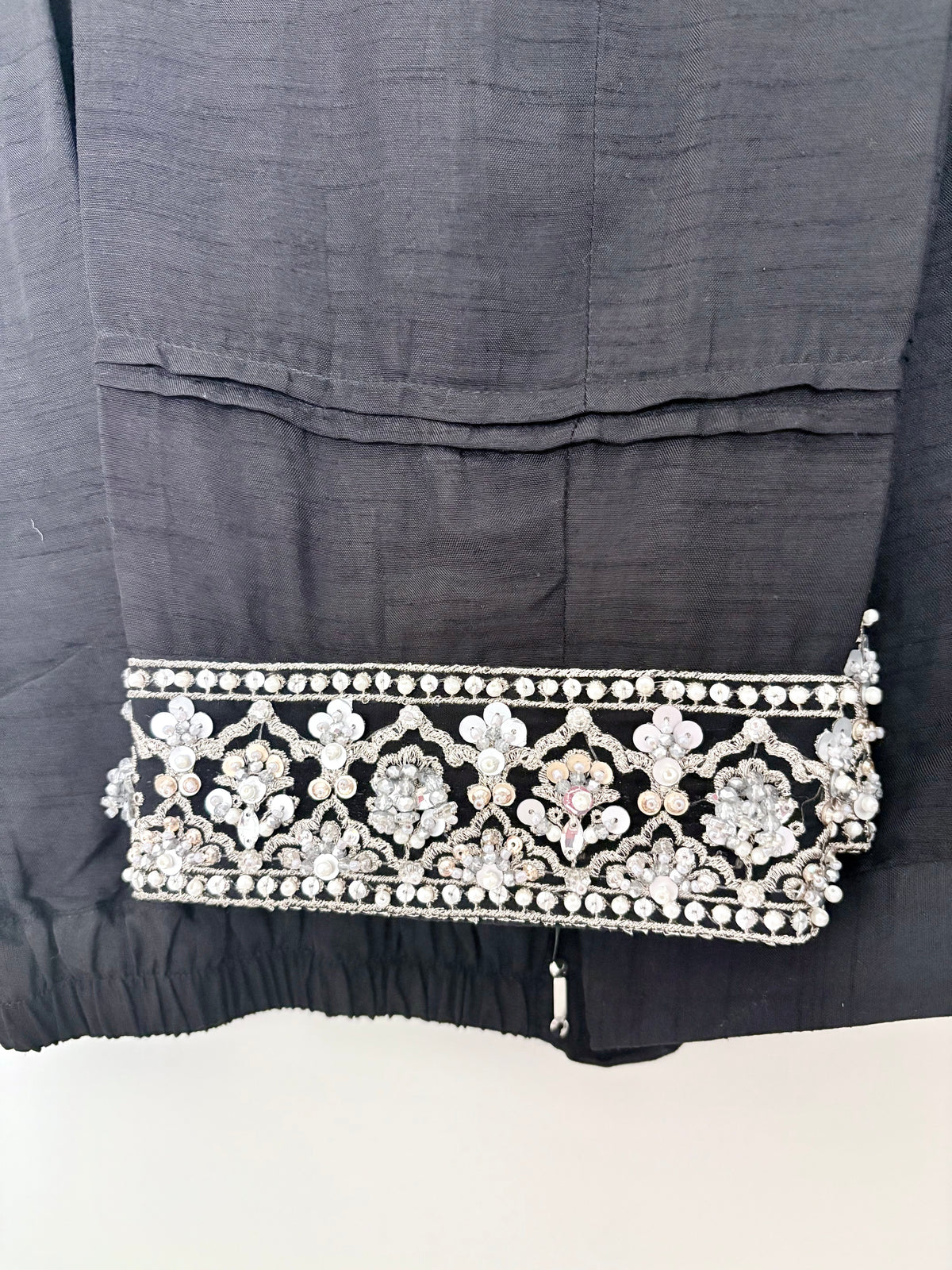 Jewelled Black Beauty (D-04)