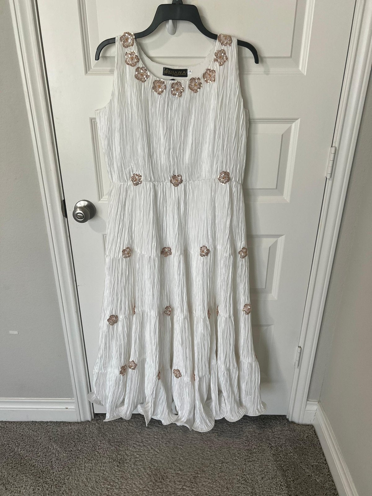 Dikhawa - White Sleeveless