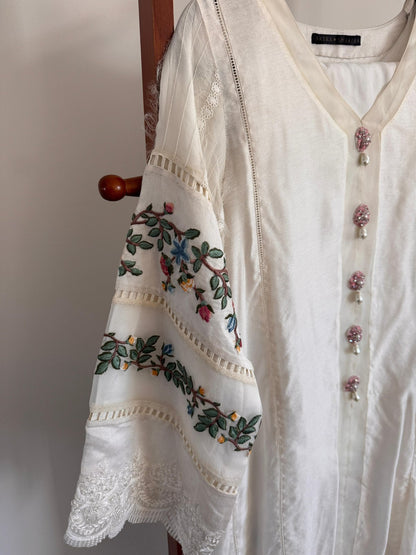 Saira Shakira - White Rose