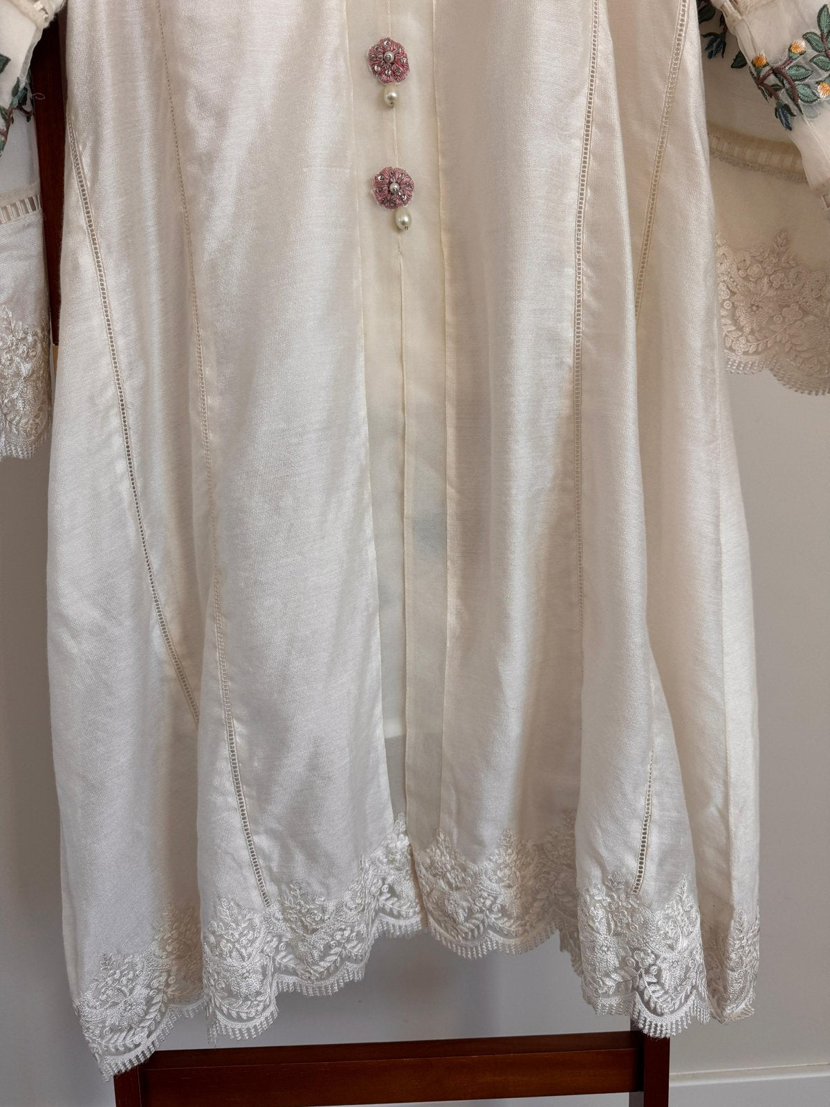Saira Shakira - White Rose