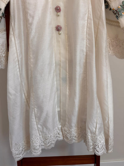 Saira Shakira - White Rose